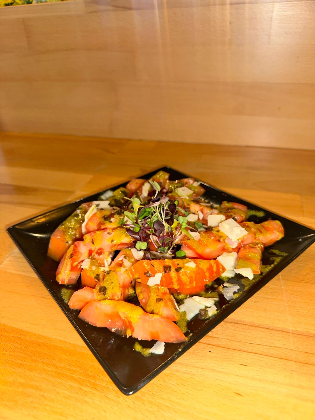 Tomate al pesto verde